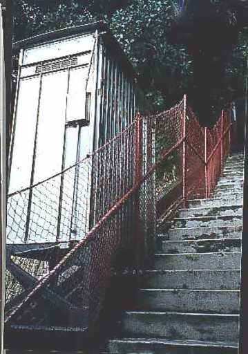 Laranjeiras. Rua Rumânia. RioArte. Halböffentlich.