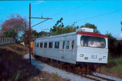 Luxustriebwagen AL-1 mit Anhänger nahe Pindamonghangaba, 2007.