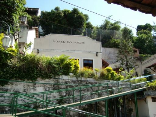 Tram Santa Teresa: Im Hintergrund das Trammuseum und Büroräume.