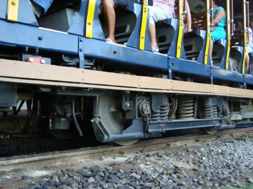 Tram Santa Teresa: Untergestell des neuen Fahrzeuges. Links das Sanderrohr.