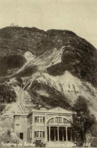 Lower station and line with passing loop and two cars.
As yet there is little vegetation. Monserrate, Colombia.
