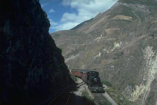 Berglok 58 in der oberen Spitzkehre der Teufelsnase , Ecuador.