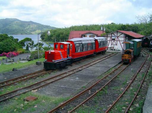 At the lower station, Raco loc. overhauled and with new coat of paint, with Panorama car.